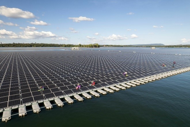 Floating solar farm at the Sirindhorn Dam in Thailand
Photo by Nicolas Axelrod/Bloomberg